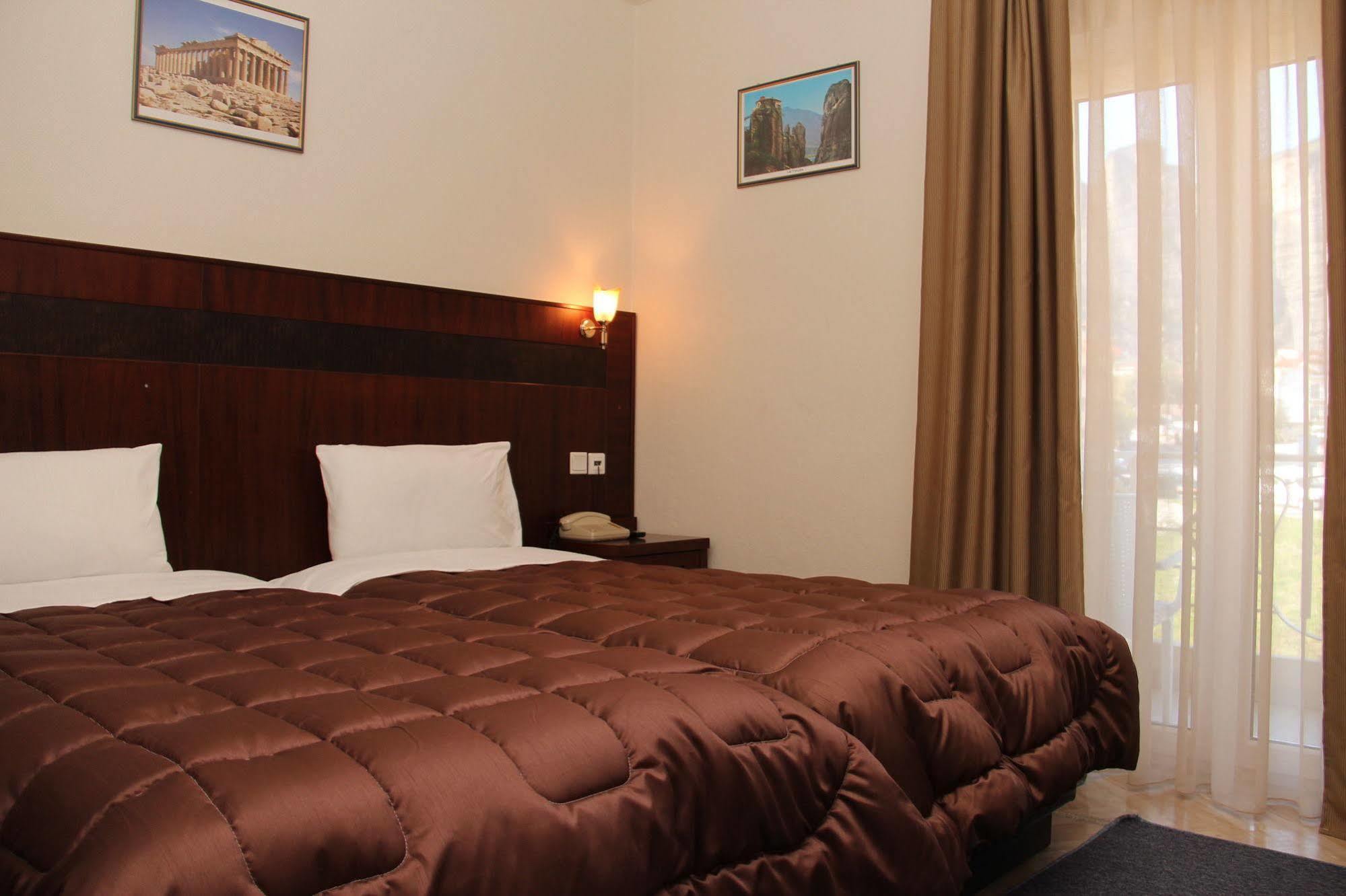 Hotel Orfeas Kalambaka Bagian luar foto
