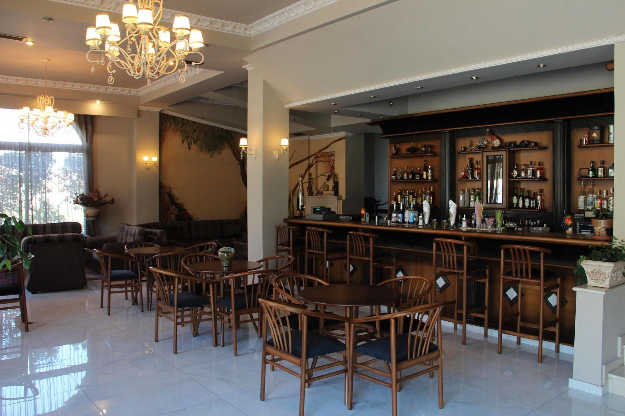Hotel Orfeas Kalambaka Bagian luar foto
